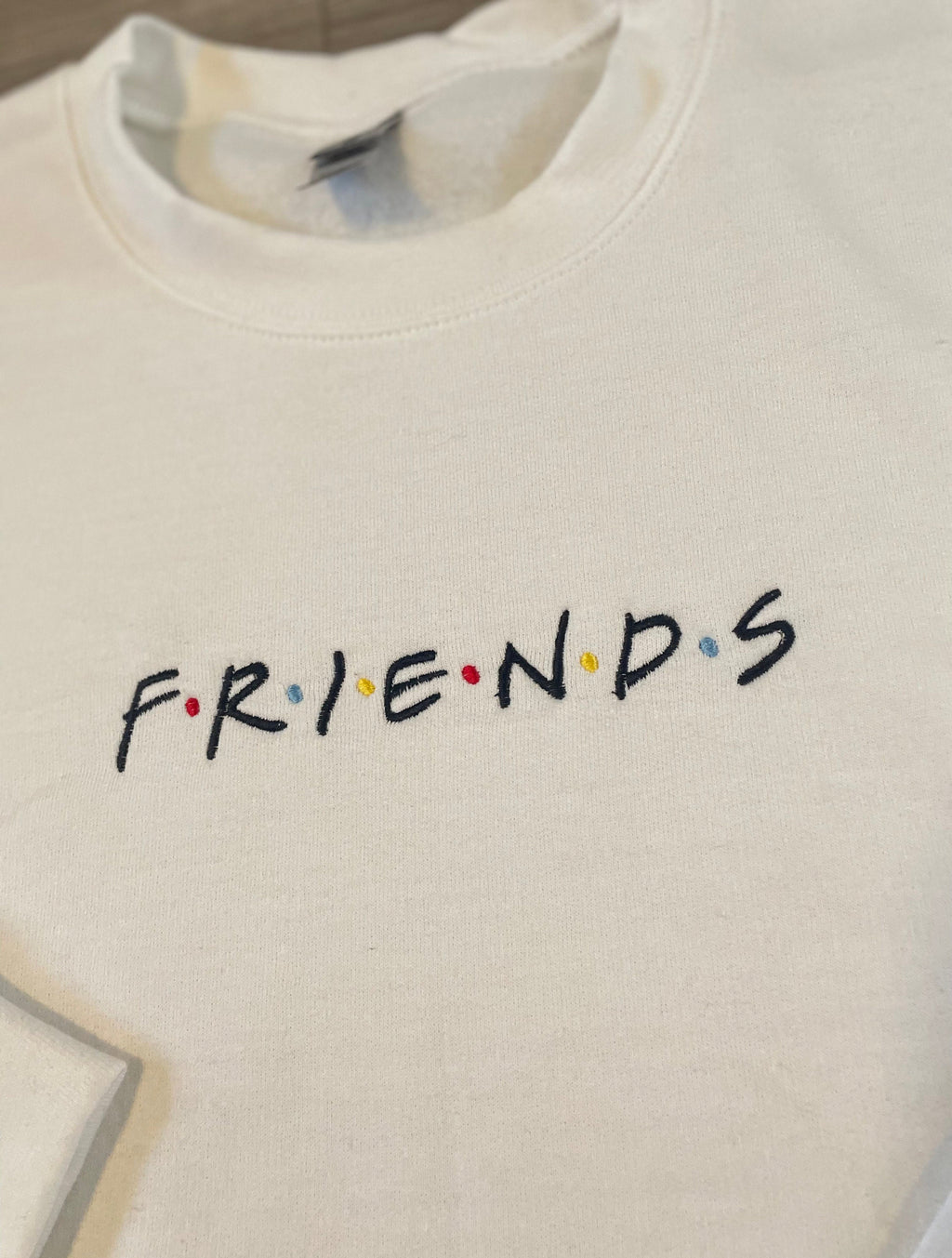 Sweat Brodé Personnalisable Friends 🧵✨