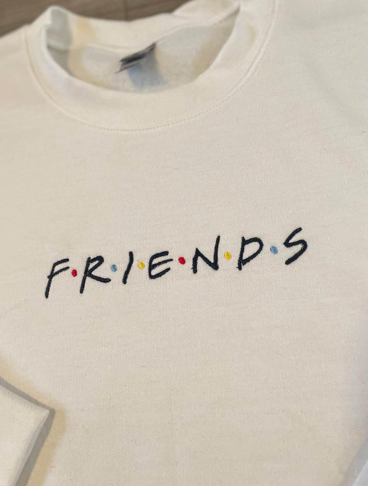 Sweat Brodé Personnalisable Friends 🧵✨